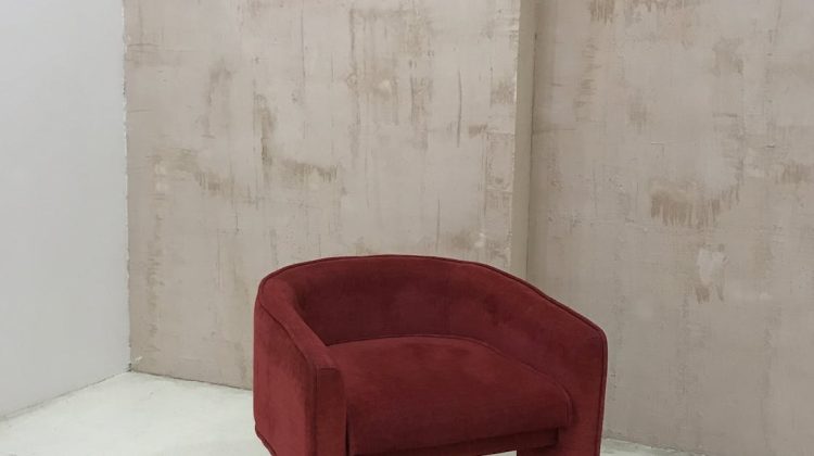 what paint colors go with red furniture